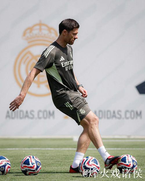 奥林匹亚科斯教练：阿隆索需时成长；皇马实力强劲